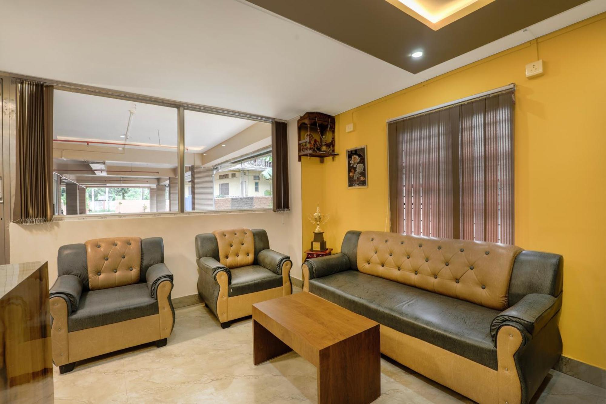 Treebo Urban Oasis Inn Guwahati Bagian luar foto