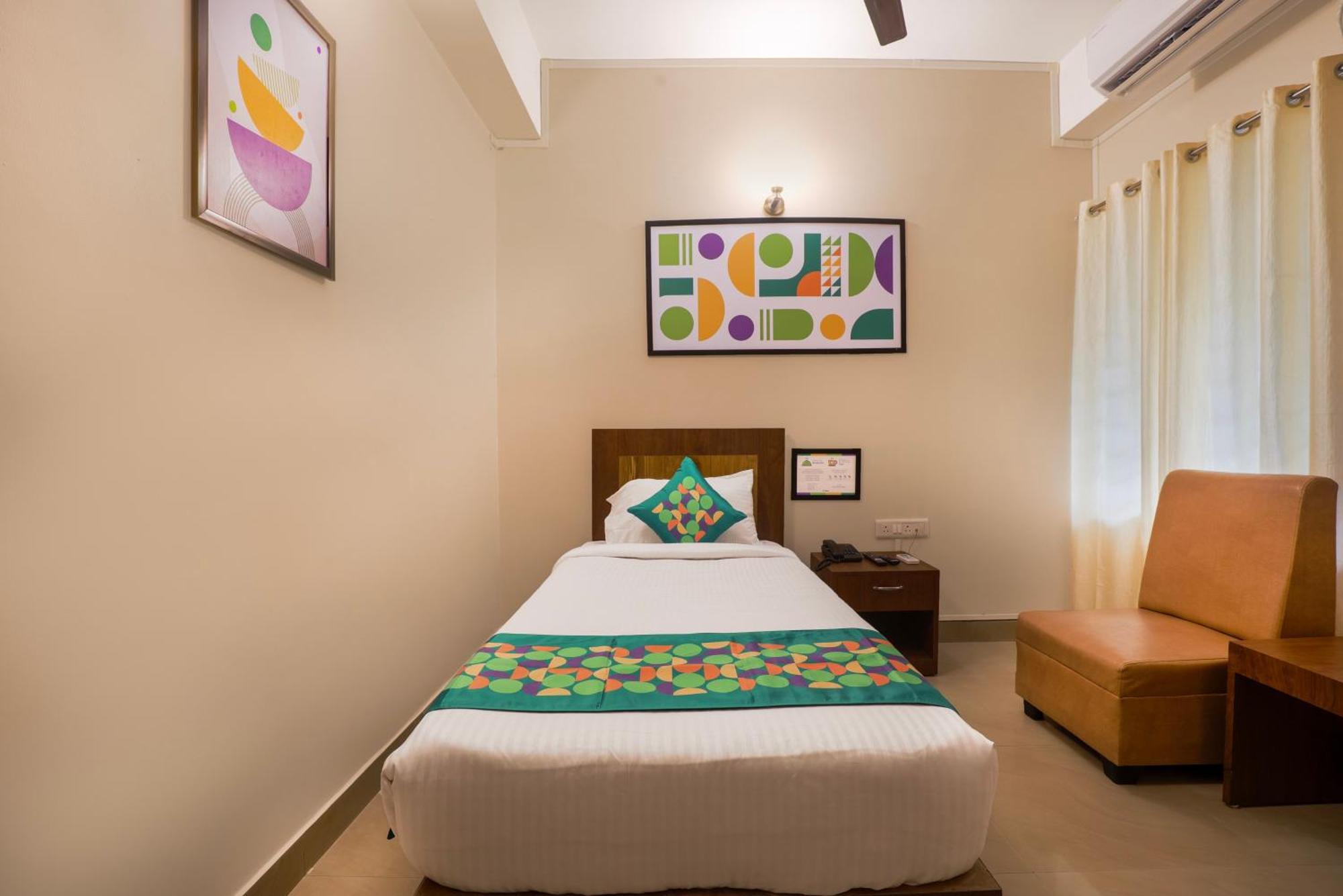 Treebo Urban Oasis Inn Guwahati Bagian luar foto