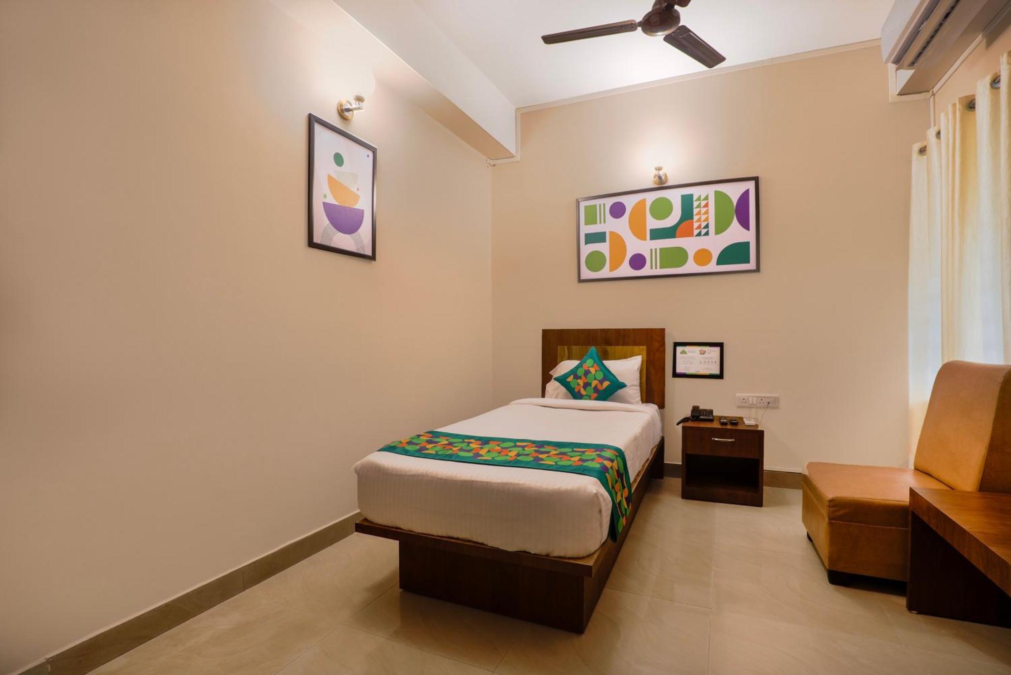 Treebo Urban Oasis Inn Guwahati Bagian luar foto
