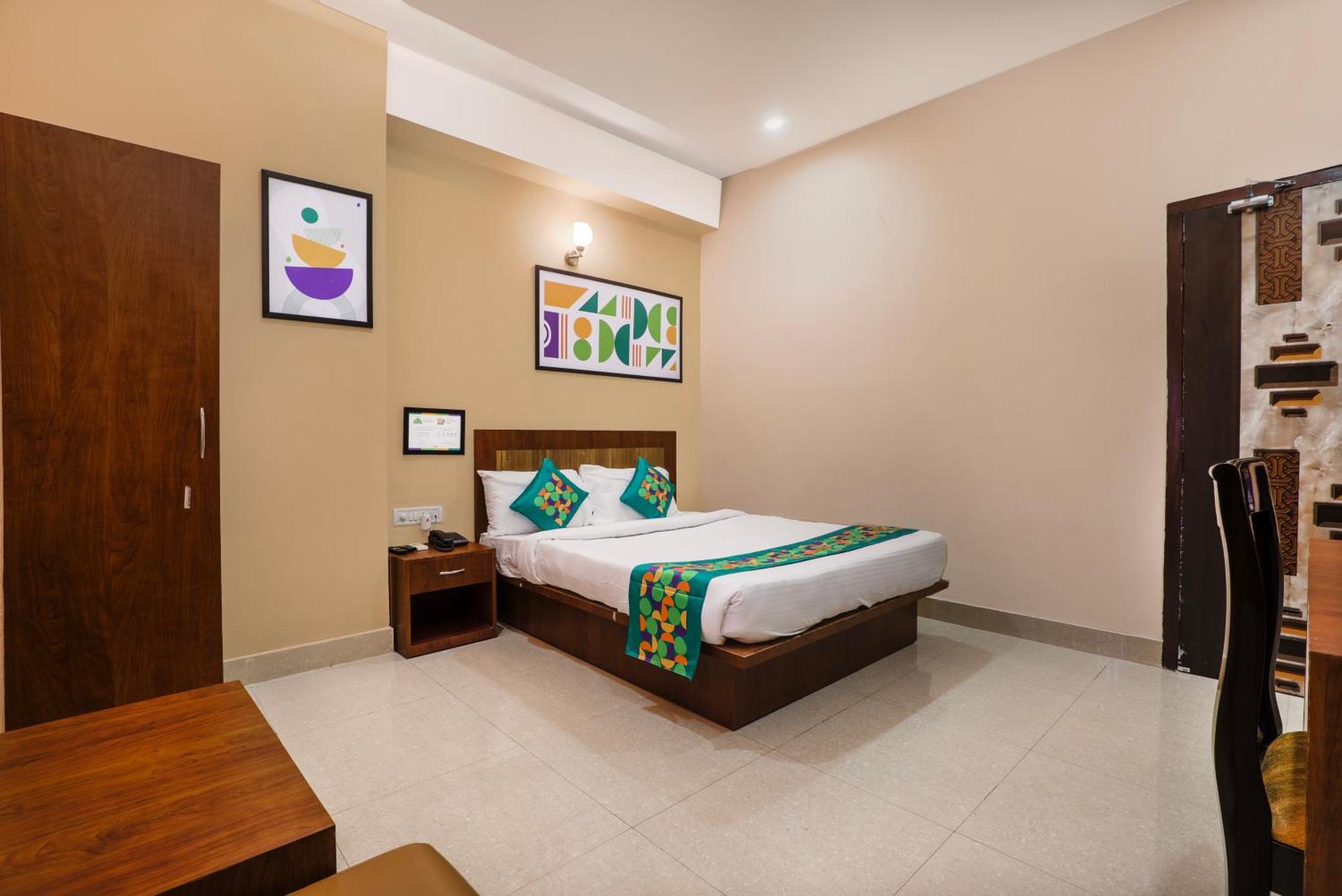 Treebo Urban Oasis Inn Guwahati Bagian luar foto