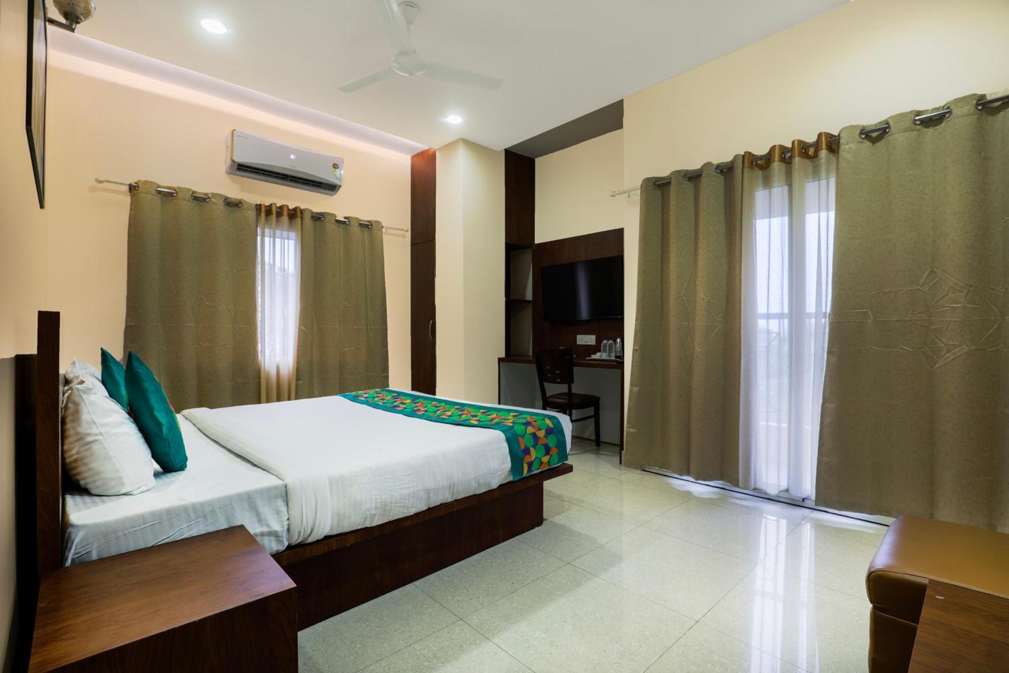 Treebo Urban Oasis Inn Guwahati Bagian luar foto